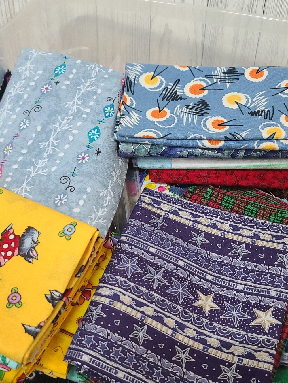 Fat Bundles Printed Cotton Fabrics - Asst Patterns, Color And Sizes